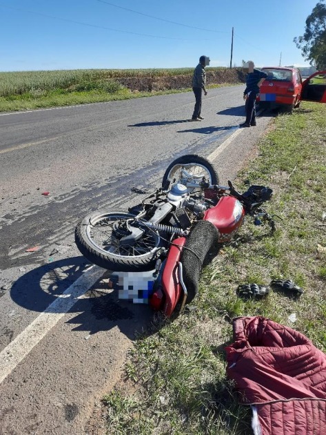 Acidente na PR deixa mulher ferida após colisão entre carro e motocicleta PortalJNN
