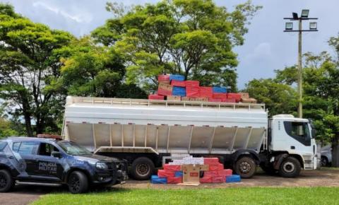 ​PM apreende caminhão carregado com cigarro contrabandeado do Paraguai