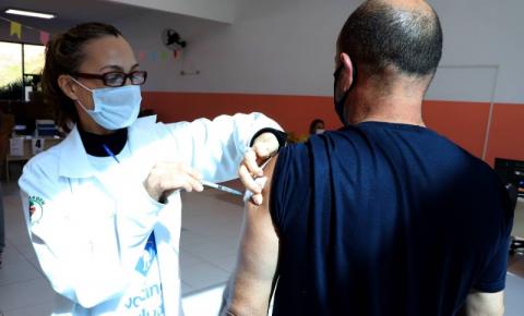 Paraná imunizou mais de 60% da população adulta contra Covid-19 com ao menos uma dose